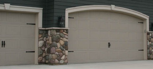 Aspen Ridge carriage house residential garage door.
